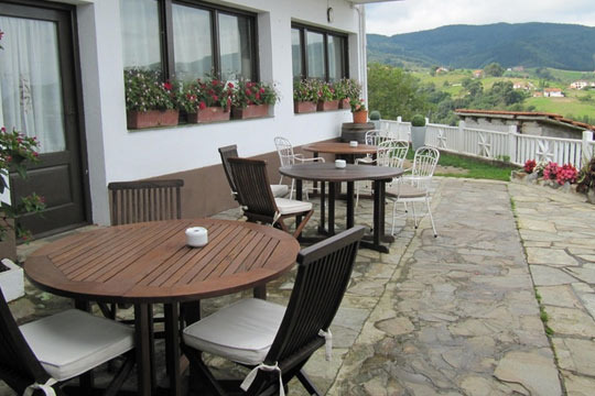 Asador Almiketxu - Menú degustación con 5 platos, postre y botella de